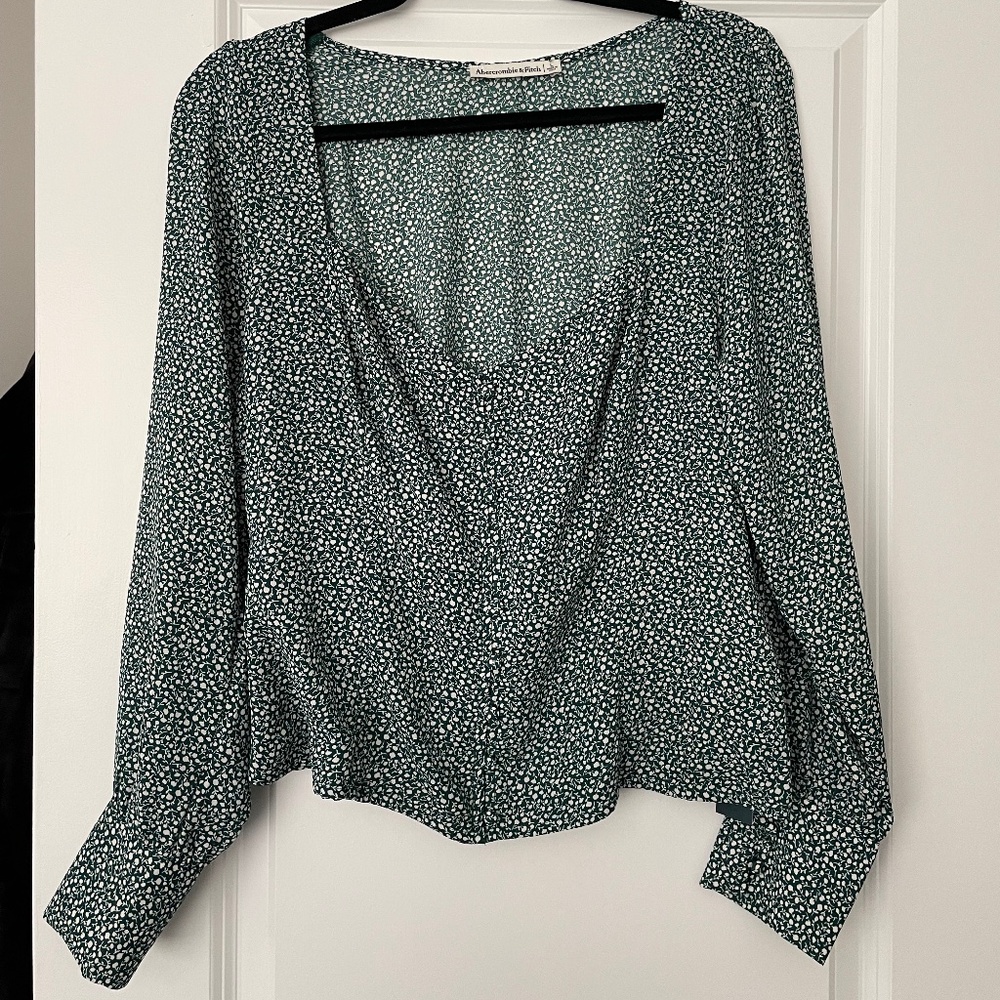 Never Worn! Abercrombie Green Floral Blouse